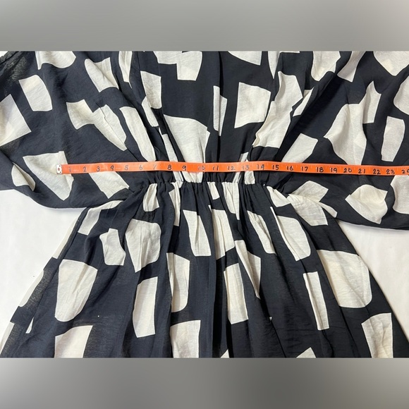 🛍️CES FEMME Black abstract print bat wing dress size M. - Picture 12 of 13